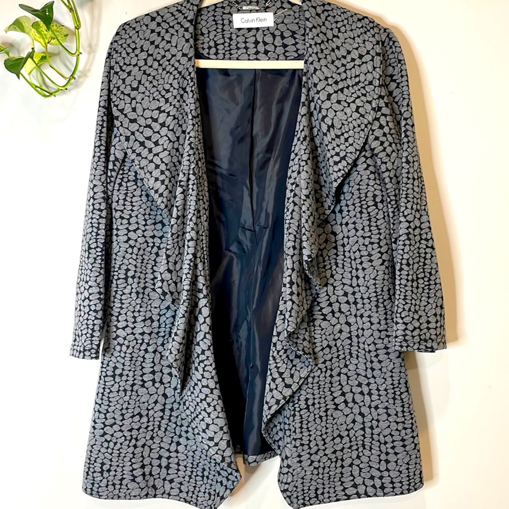 ☔️ Calvin Klein Gray
Leopard Knit Cardigan